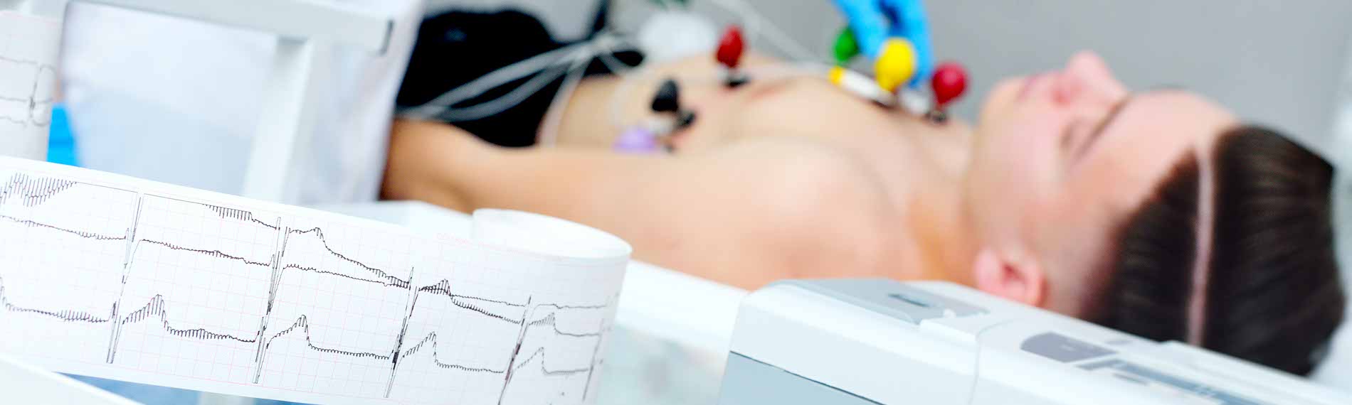 A patient get an electrocardiogram test.